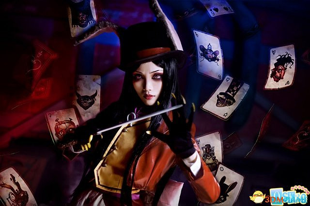 《愛麗絲：瘋狂回歸》女神COS 菜刀在手別輕舉妄動