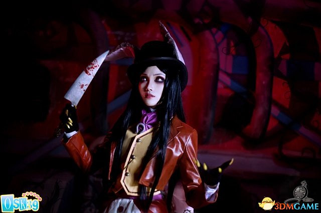 《愛麗絲：瘋狂回歸》女神COS 菜刀在手別輕舉妄動