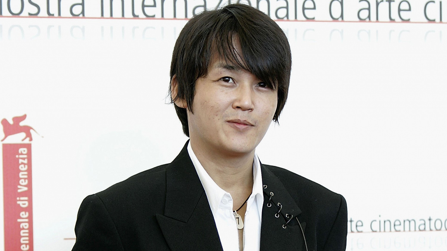 《美妙世界》一角色服裝根據野村哲也行頭而設計 《美妙世界》一角色服裝根據野村哲也行頭而設計