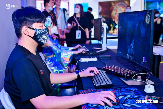 快手YzG阿韻亮相ChinaJoy，《永劫無間》車輪戰PK秀翻全場