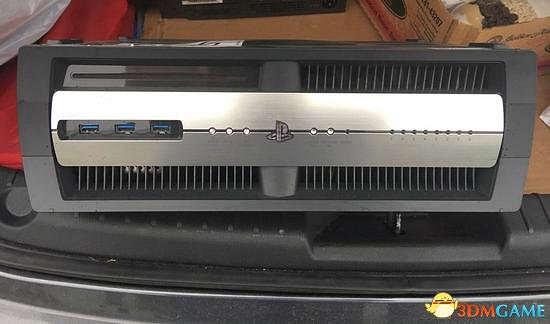 《香港秘密警察》開發商倒閉 拍賣的PS4開發機內藏秘密