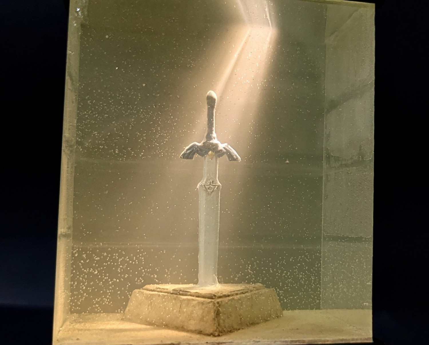 玩家打造《曠野之息》大師之劍樹脂模型 光影效果還原原作 玩家打造《曠野之息》大師之劍樹脂模型 光影效果還原原作