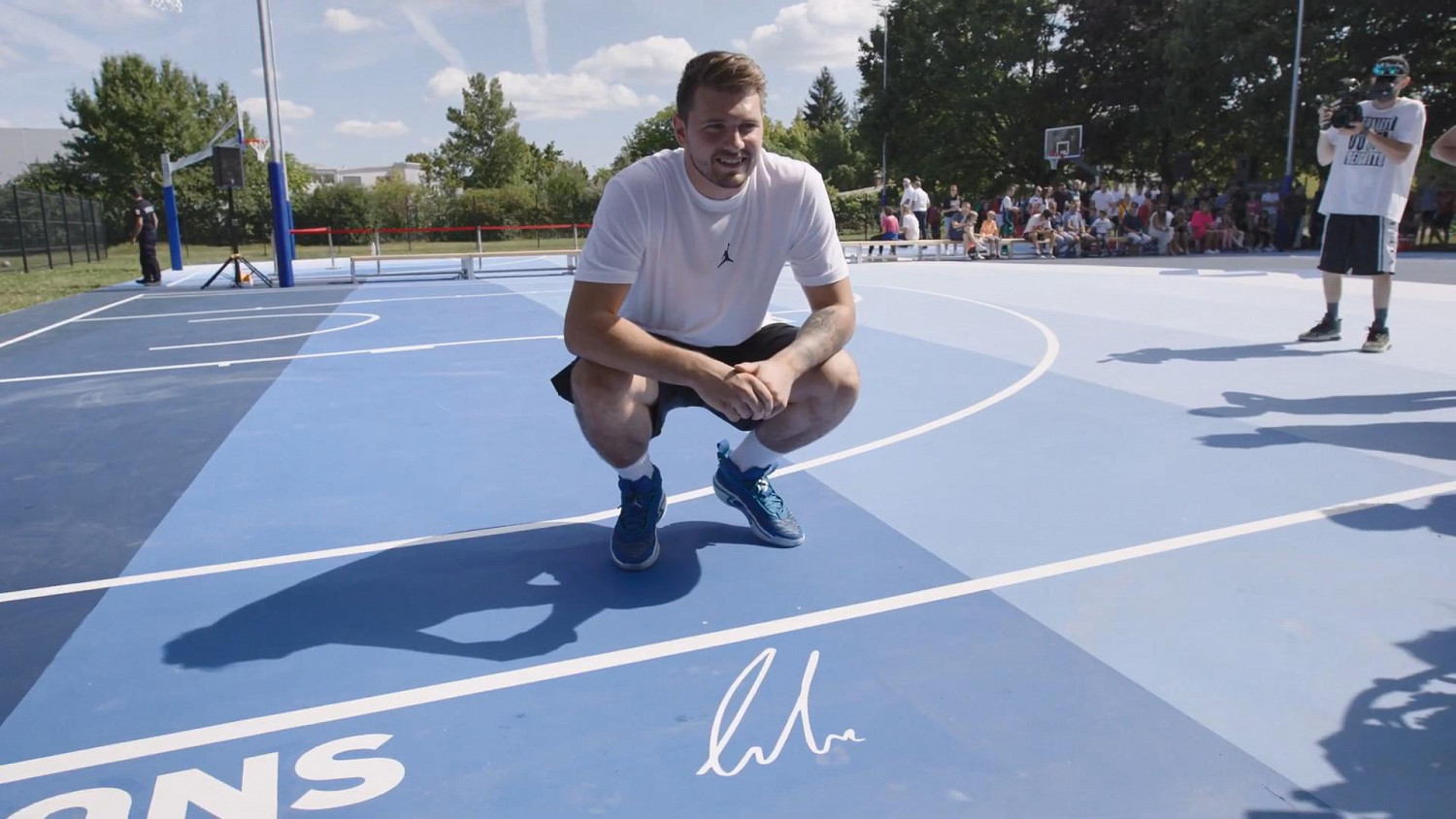 2K基金會翻新東契奇家鄉球場 《NBA 2K22》封面明星之一