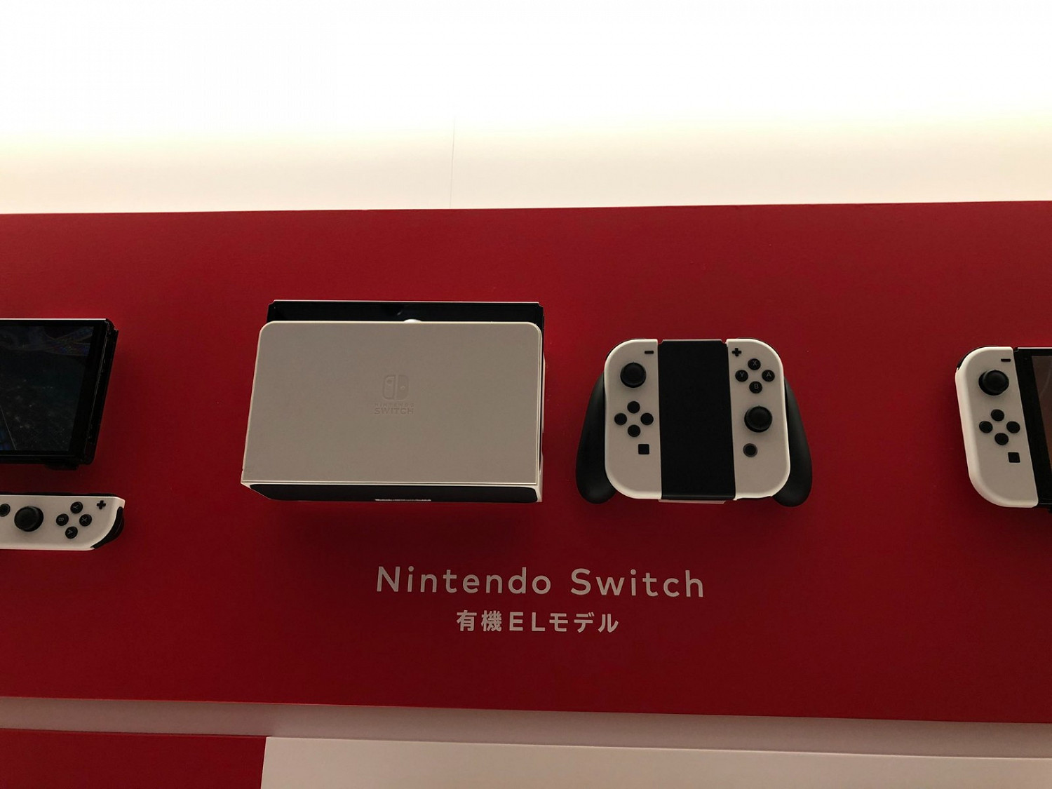 任天堂OLED Switch機型對外展示 首批真機照