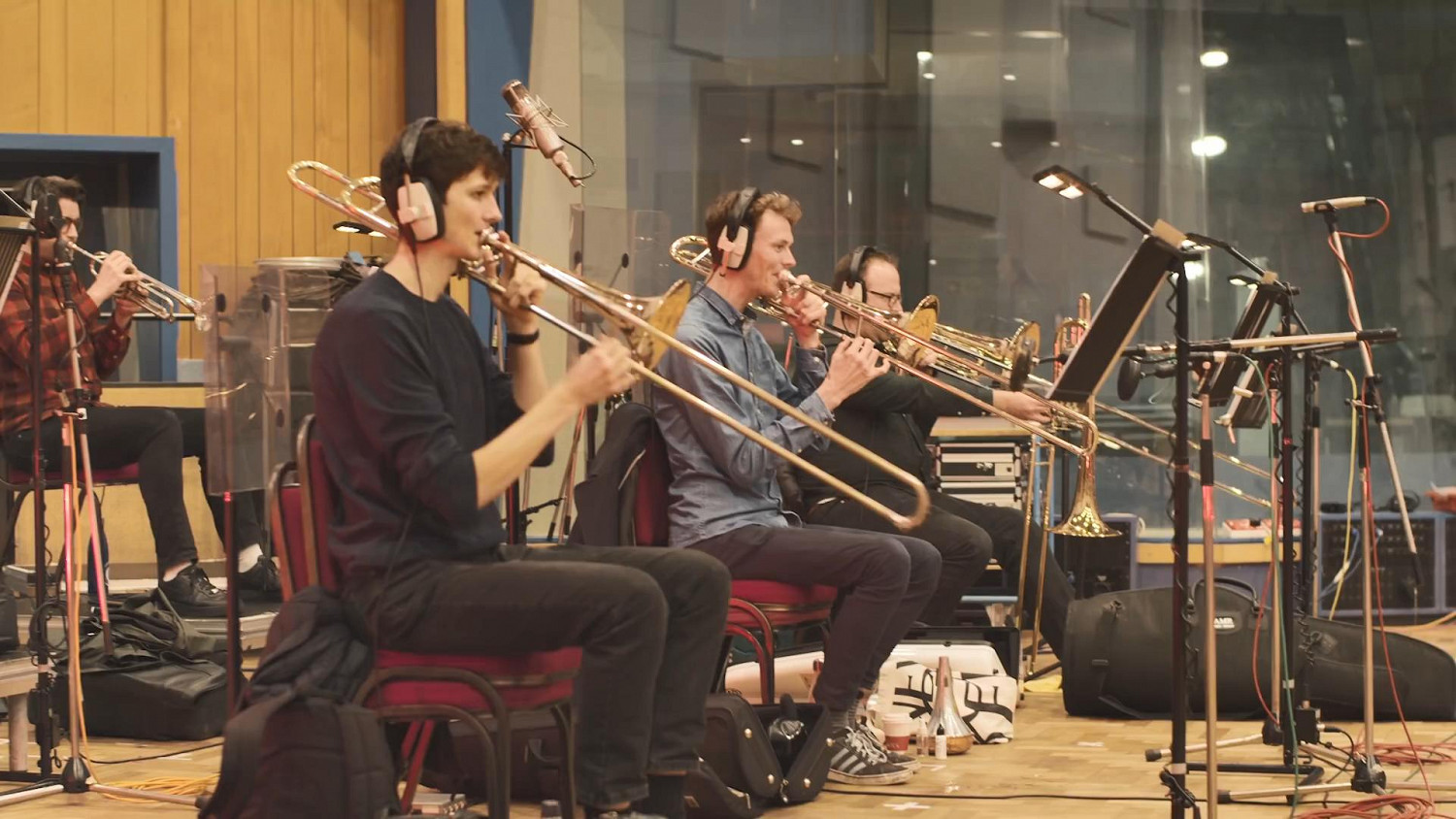 《垂死之光2》配樂製作幕後短片 樂器居然是垃圾製作的 《垂死之光2》配樂製作幕後短片 樂器居然是垃圾製作的