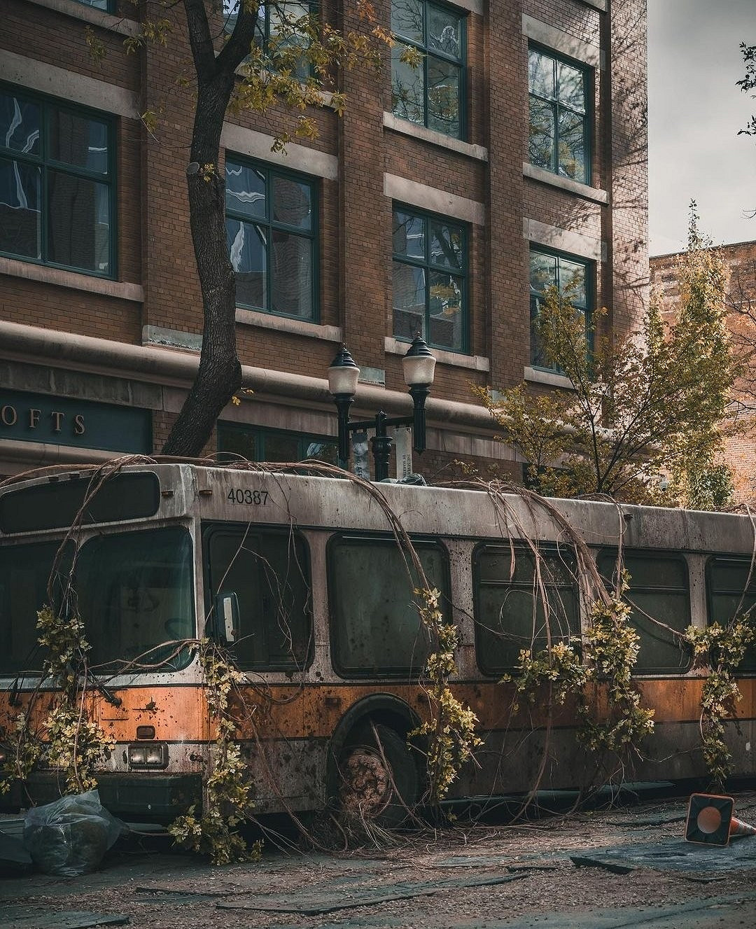 《最後的生還者》電視劇新片場照 喬爾正面亮相 《最後的生還者》電視劇新片場照 喬爾正面亮相