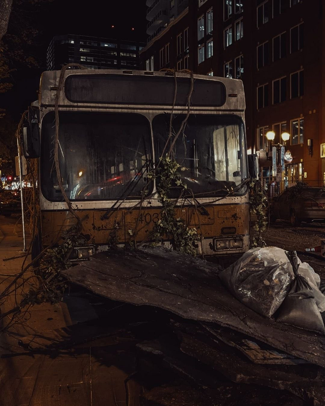 《最後的生還者》電視劇新片場照 喬爾正面亮相 《最後的生還者》電視劇新片場照 喬爾正面亮相