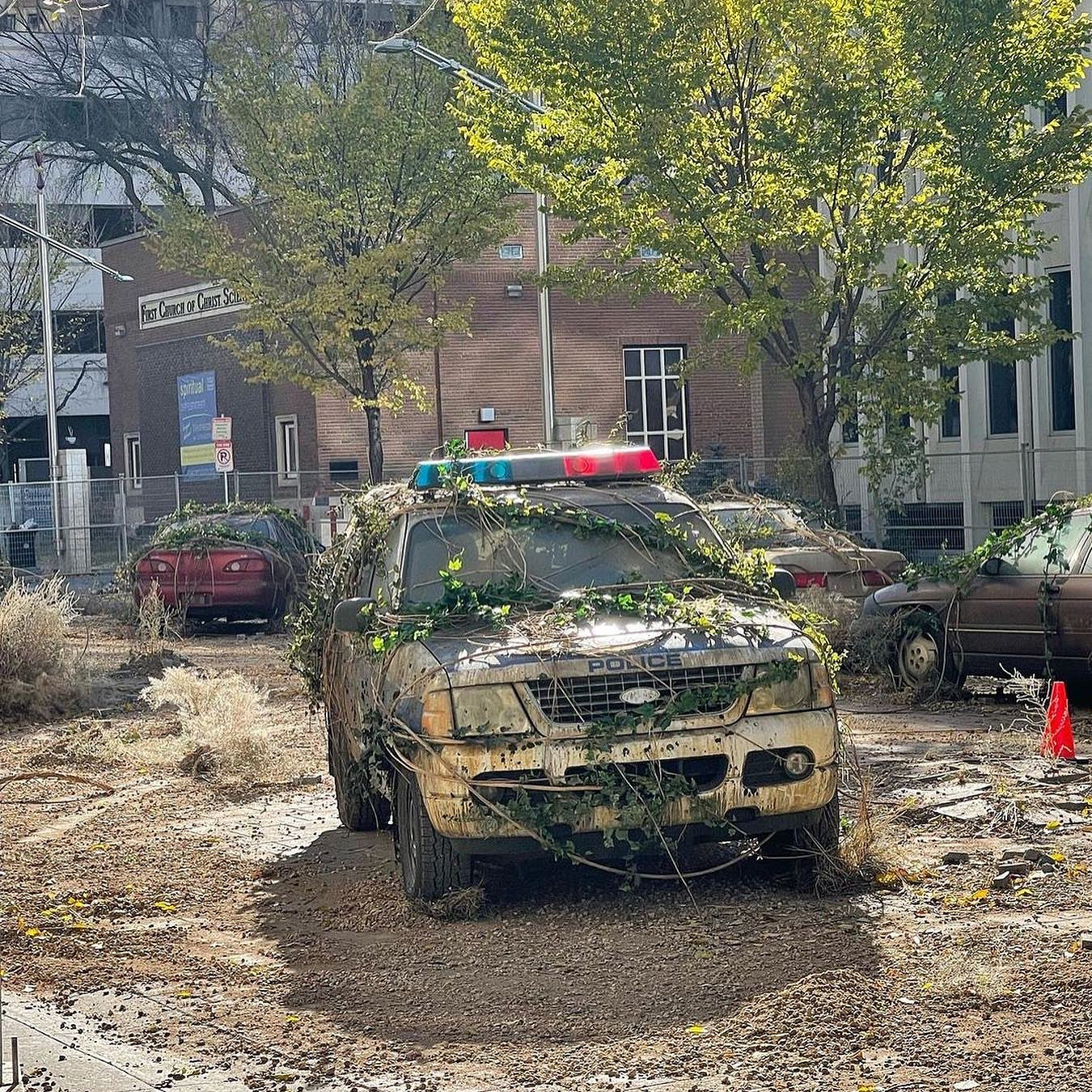 《最後的生還者》電視劇新片場照 喬爾正面亮相 《最後的生還者》電視劇新片場照 喬爾正面亮相