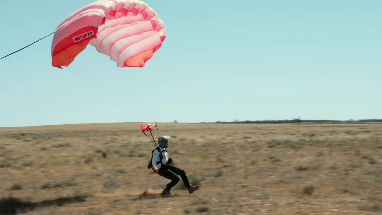 微軟空投真車造勢 推廣《極限競速：地平線5》