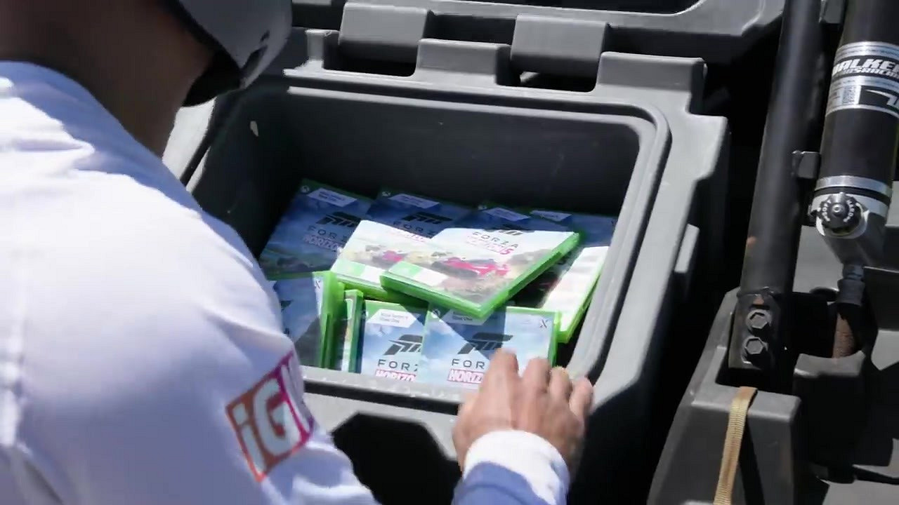 微軟空投真車造勢 推廣《極限競速：地平線5》