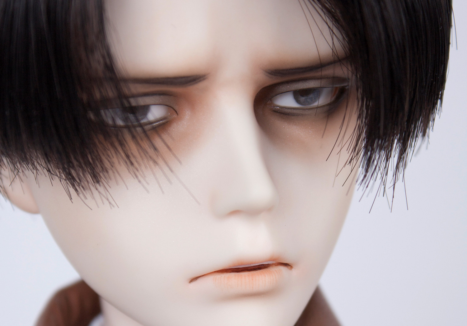 神情略詭異！《進擊的巨人》兵長＆團長可動人偶超酷逼真