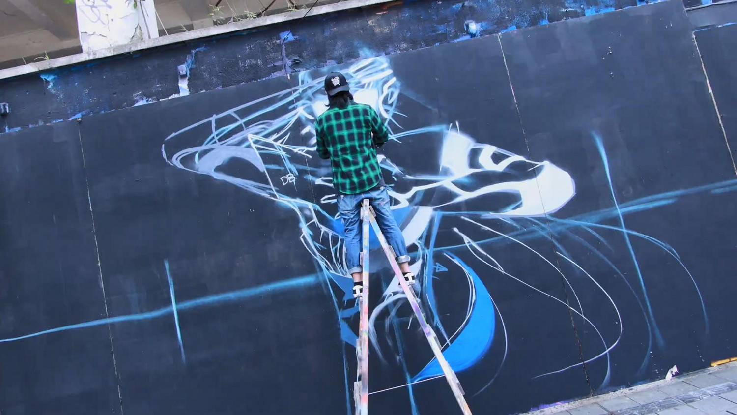 紀念《真·女神轉生5》發售 世嘉在街頭繪製噴漆牆面