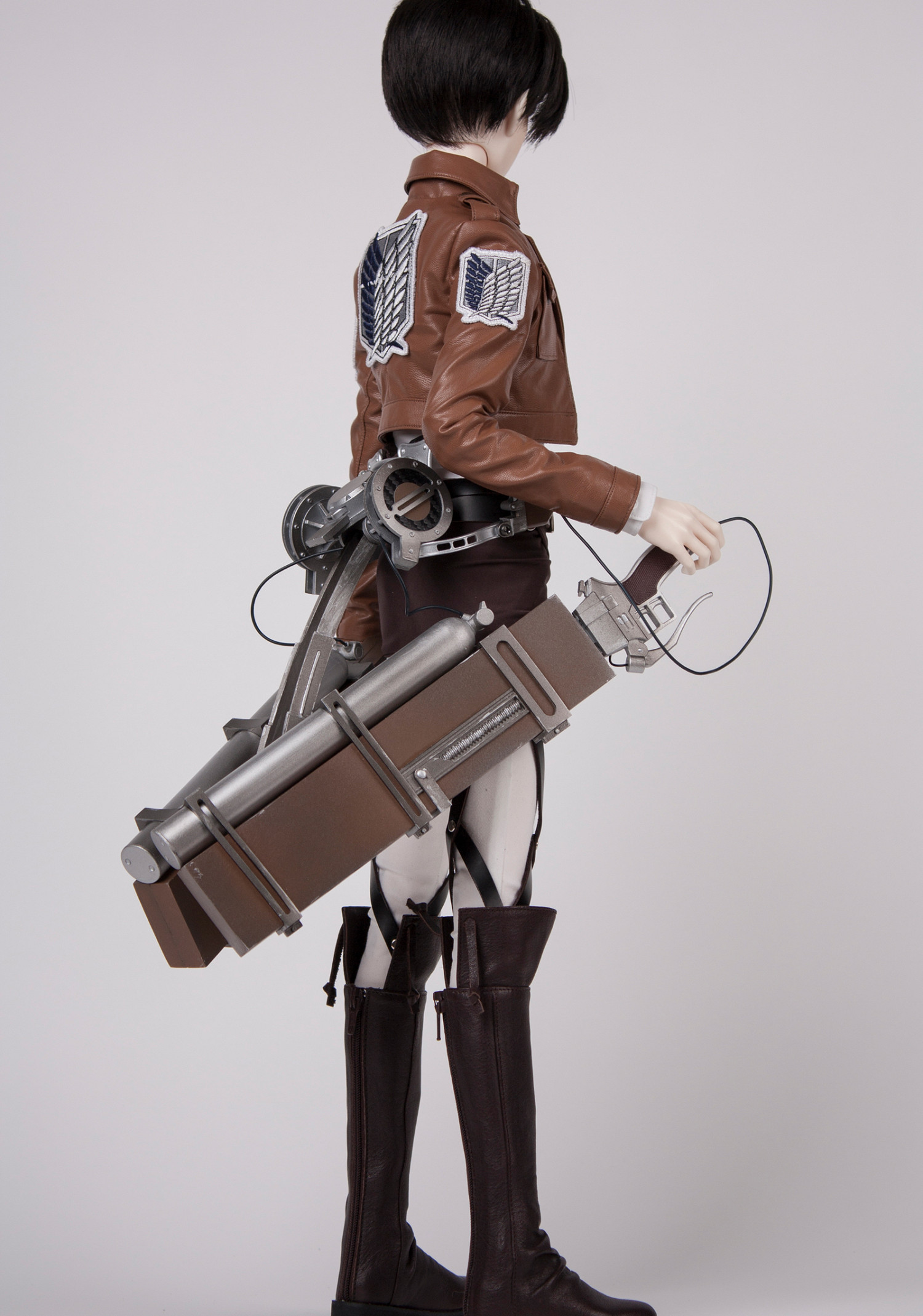 神情略詭異！《進擊的巨人》兵長＆團長可動人偶超酷逼真