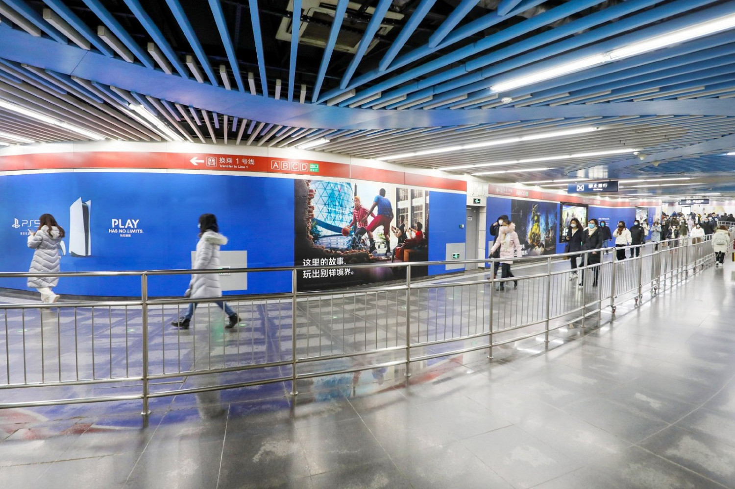 PS5上海地鐵站大幅廣告:《暗影火炬城》登場 PS5上海地鐵站大幅廣告:《暗影火炬城》登場