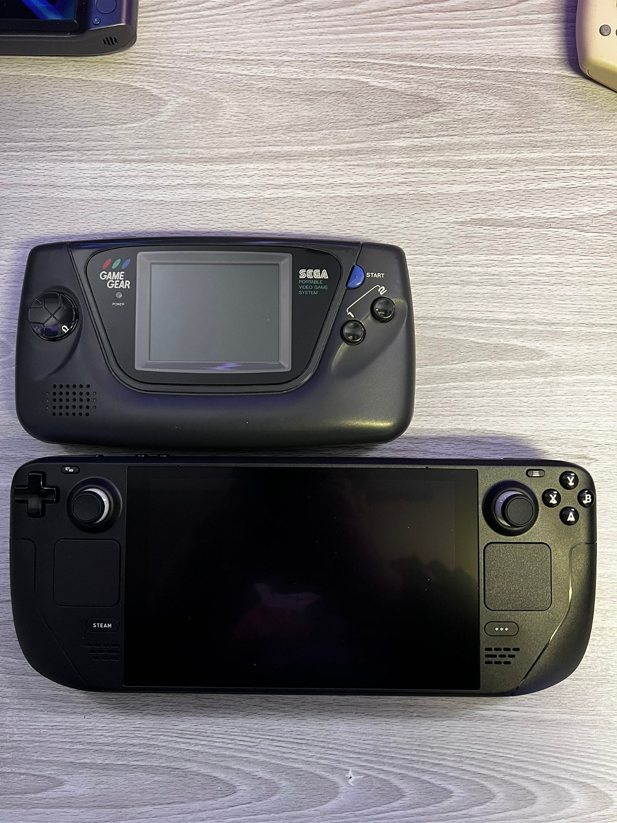 Steam Deck與各掌機對比圖 比Switch大上一塊 Steam Deck與各掌機對比圖 比Switch大上一塊