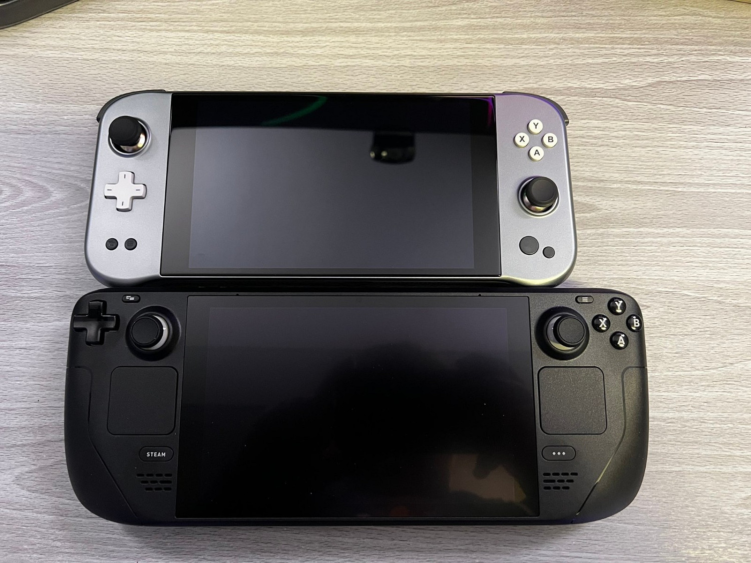 Steam Deck與各掌機對比圖 比Switch大上一塊 Steam Deck與各掌機對比圖 比Switch大上一塊