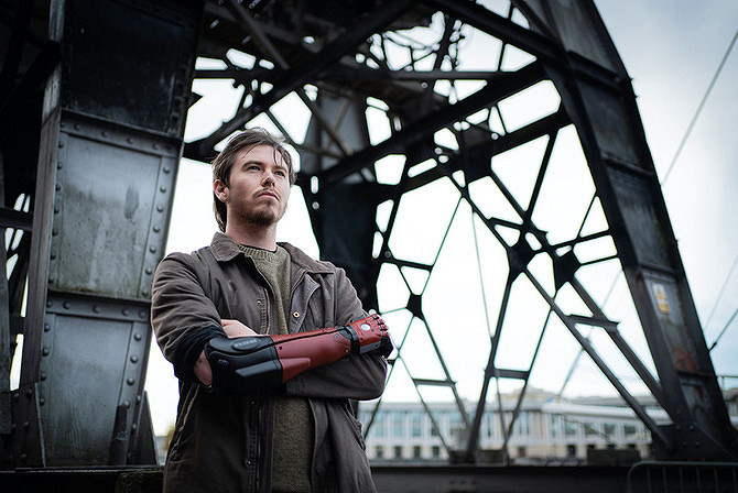 科拿米公開最新《潛龍諜影》義手罩宣傳片 美觀性實用度兼具