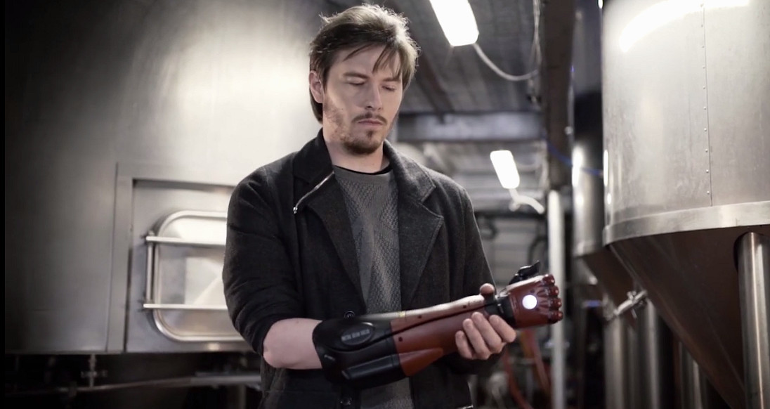 科拿米公開最新《潛龍諜影》義手罩宣傳片 美觀性實用度兼具