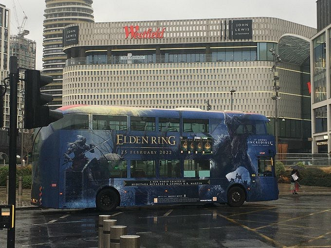 英國街頭現《艾爾登法環》“痛巴士” 發售指日可待 英國街頭現《艾爾登法環》“痛巴士” 發售指日可待