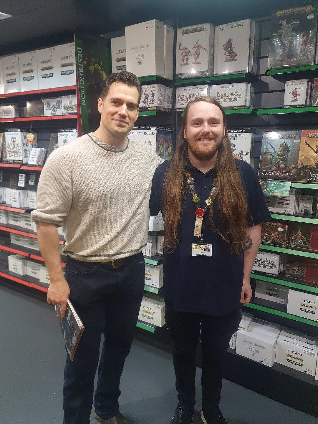 22年資深老粉亨利·卡維爾拜訪《戰鎚》英國總部 22年資深老粉亨利·卡維爾拜訪《戰鎚》英國總部