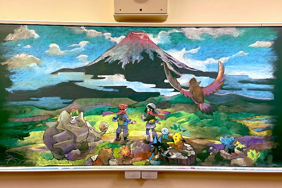 黑板報出大神 美術老師製作《寶可夢》藝圖板報精美絕倫