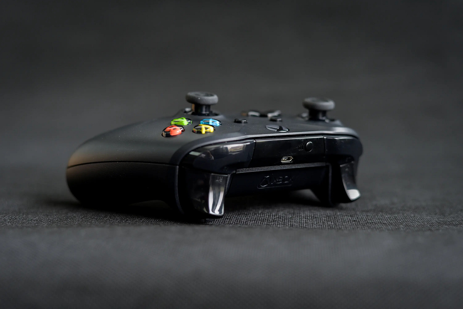 你玩PC遊戲會用手把嗎？居然有1%的人用手把玩RTS