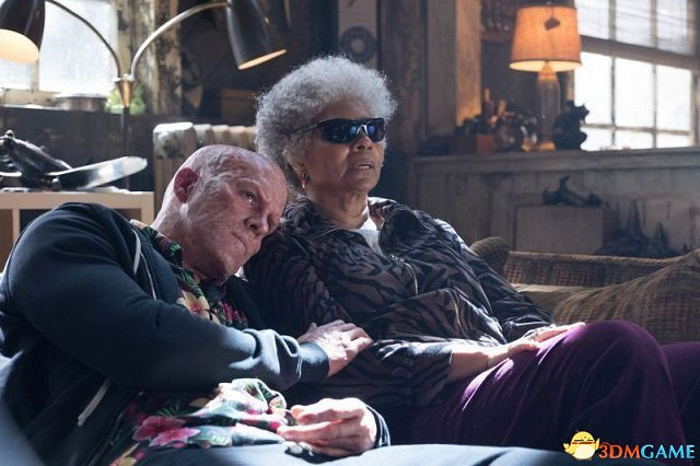 《死侍2》電影新劇照公布 紫髮美女與黑後亮相