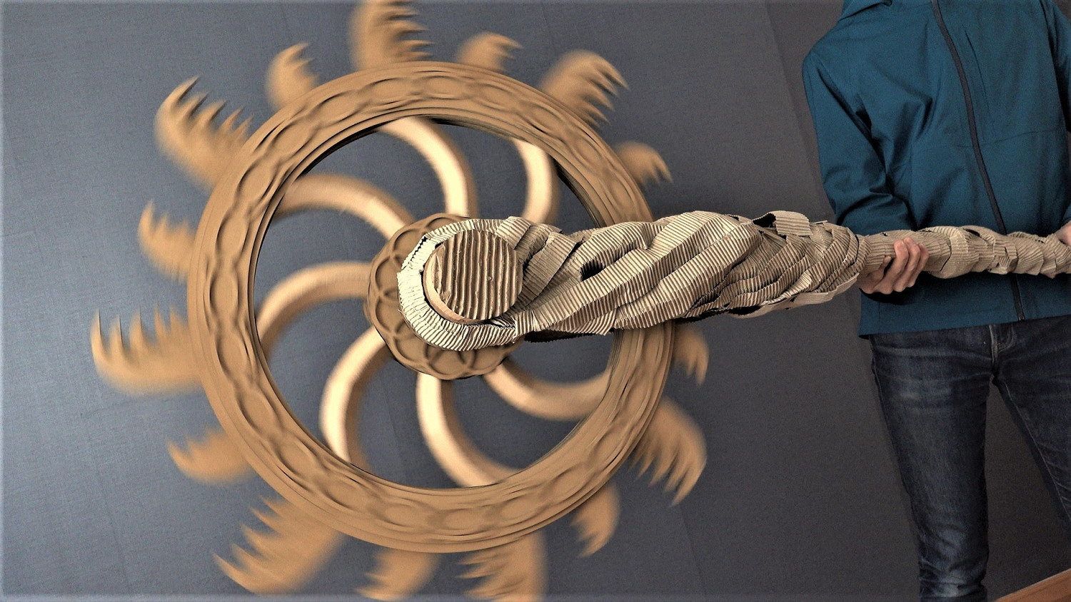 日本紙板手工達人 再現《艾爾登法環》經典武器電鋸 日本紙板手工達人 再現《艾爾登法環》經典武器電鋸