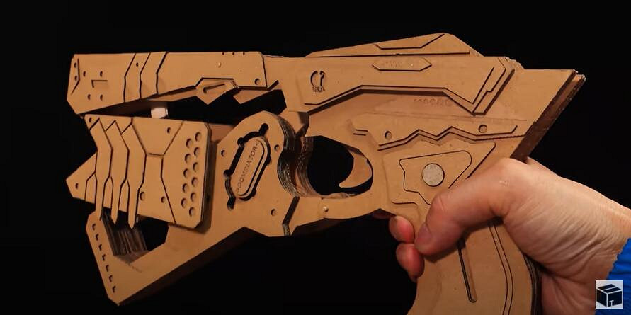 日本紙板手工達人 再現《艾爾登法環》經典武器電鋸 日本紙板手工達人 再現《艾爾登法環》經典武器電鋸