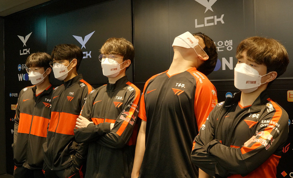 《英雄聯盟》T1戰隊Faker等四位參賽選手確診新冠！