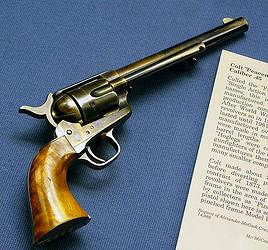 七步之外槍快,七步之內“美式居合”又準又快 七步之外槍快,七步之內“美式居合”又準又快