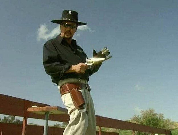 七步之外槍快,七步之內“美式居合”又準又快 七步之外槍快,七步之內“美式居合”又準又快