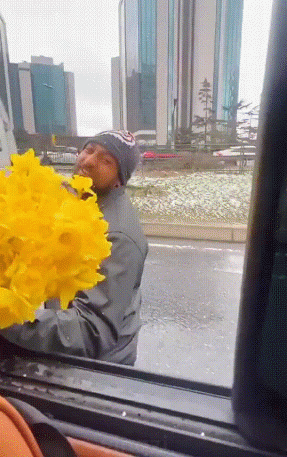 地鐵上穿成這樣不怕癡漢嗎 動圖 大爺說看妞使人愉悅