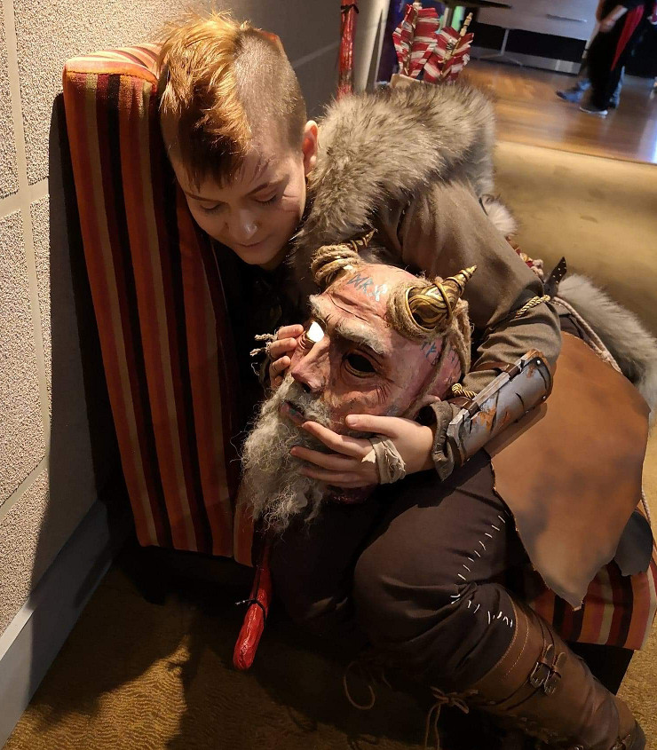 服裝 眼神超級還原！英國酷姐《戰神》阿特柔斯COS