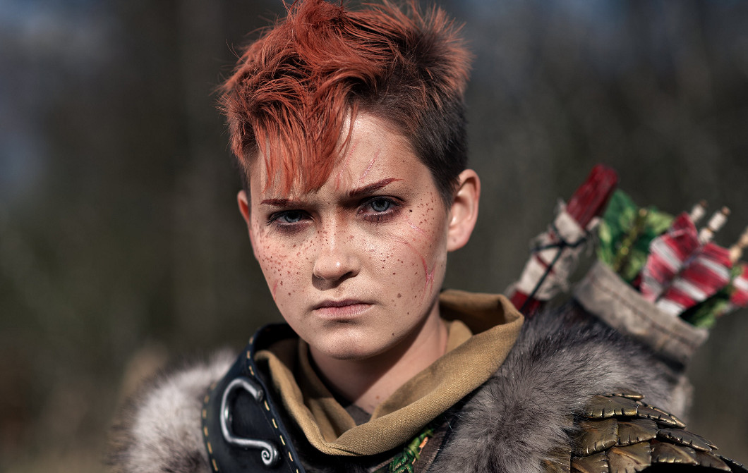 服裝 眼神超級還原！英國酷姐《戰神》阿特柔斯COS