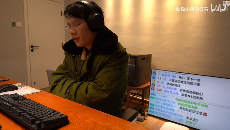 尚未落下的前朝劍,心驚膽戰的跳傘人 尚未落下的前朝劍,心驚膽戰的跳傘人