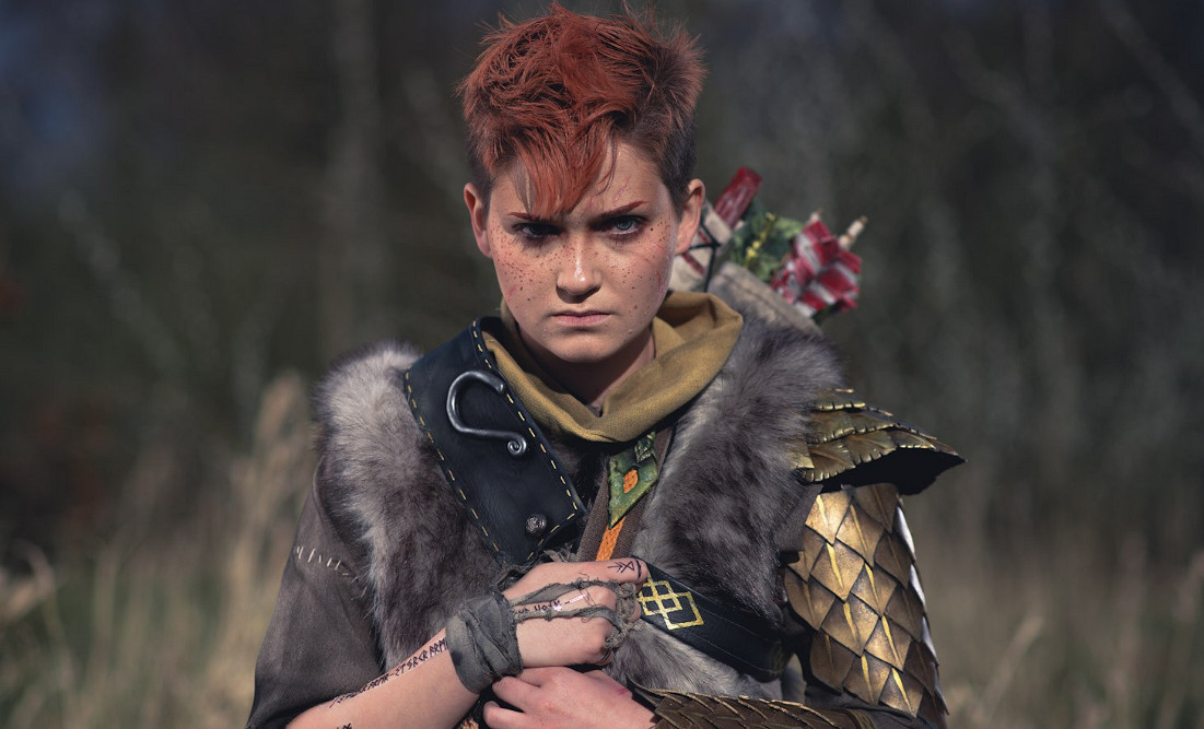 服裝 眼神超級還原！英國酷姐《戰神》阿特柔斯COS