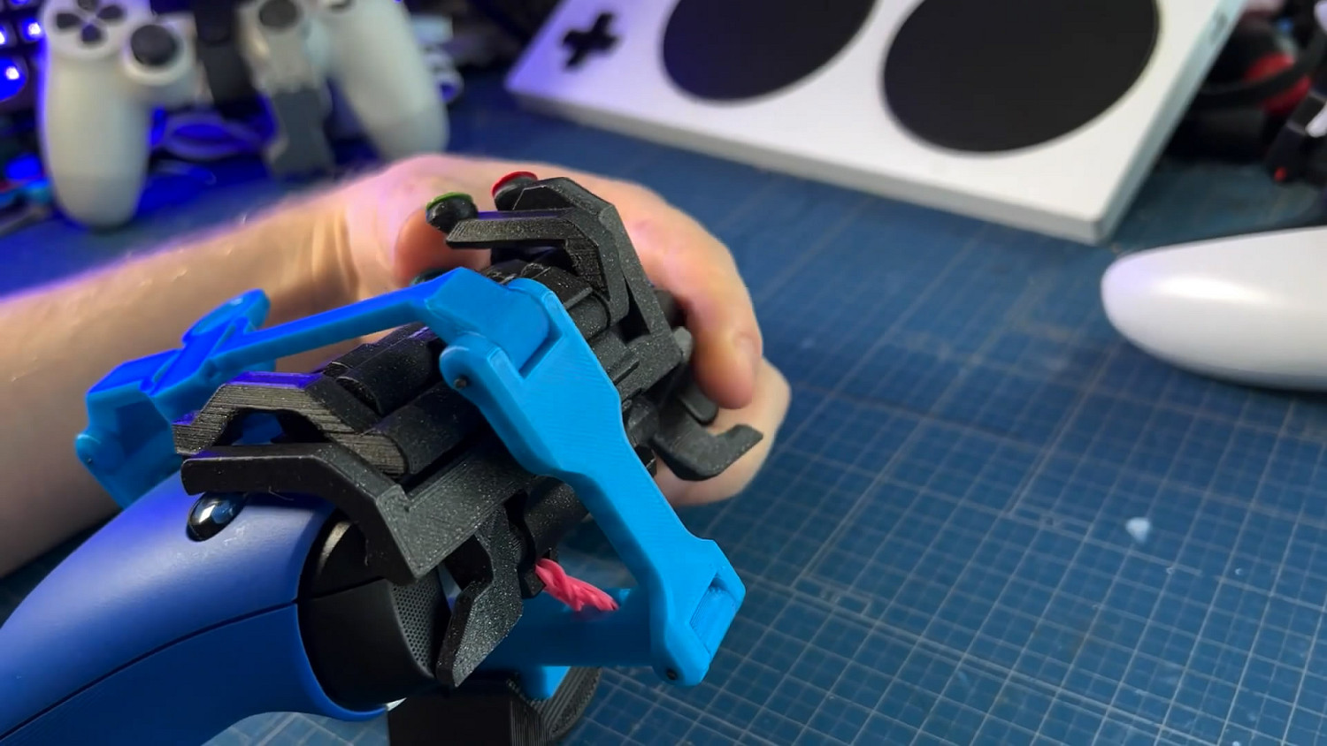 單手操作 其樂無窮?國外玩家製作可單手操作的手把 單手操作 其樂無窮?國外玩家製作可單手操作的手把