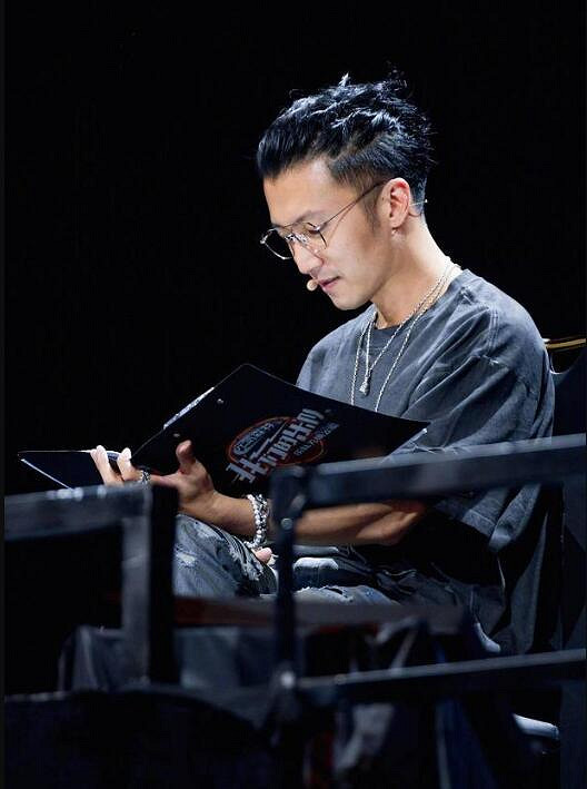 謝霆鋒發遊玩《艾爾登法環》屏攝圖！網友：請直播受苦