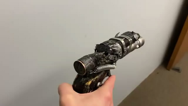 這造型也太拉風了!狂熱網友自製《輻射》風格武器 這造型也太拉風了!狂熱網友自製《輻射》風格武器