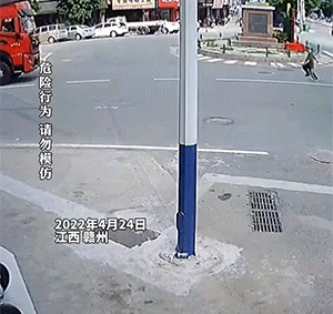 與天降少女來了個肉體碰撞 動圖 人過五十依舊愛搞顏色 與天降少女來了個肉體碰撞 動圖 人過五十依舊愛搞顏色