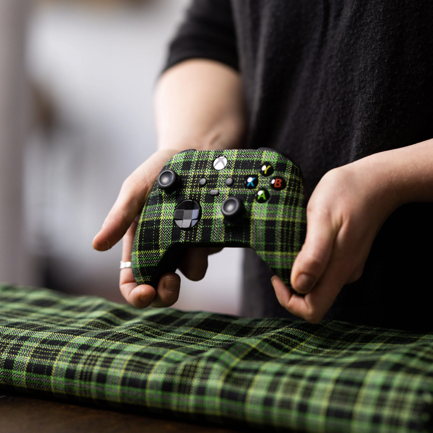 慶祝在蘇格蘭發布20周年!微軟發布定製格子Xbox手把 慶祝在蘇格蘭發布20周年!微軟發布定製格子Xbox手把