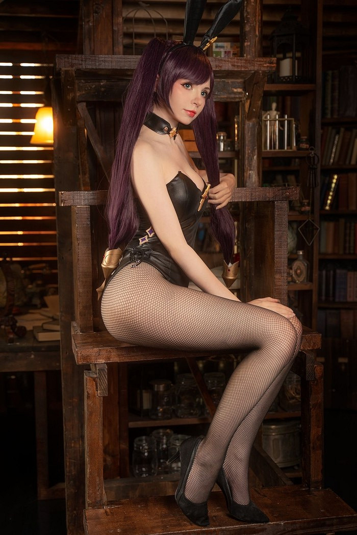 愛爾蘭小姐姐COS《原神》莫娜：黑絲網襪超正兔女郎！