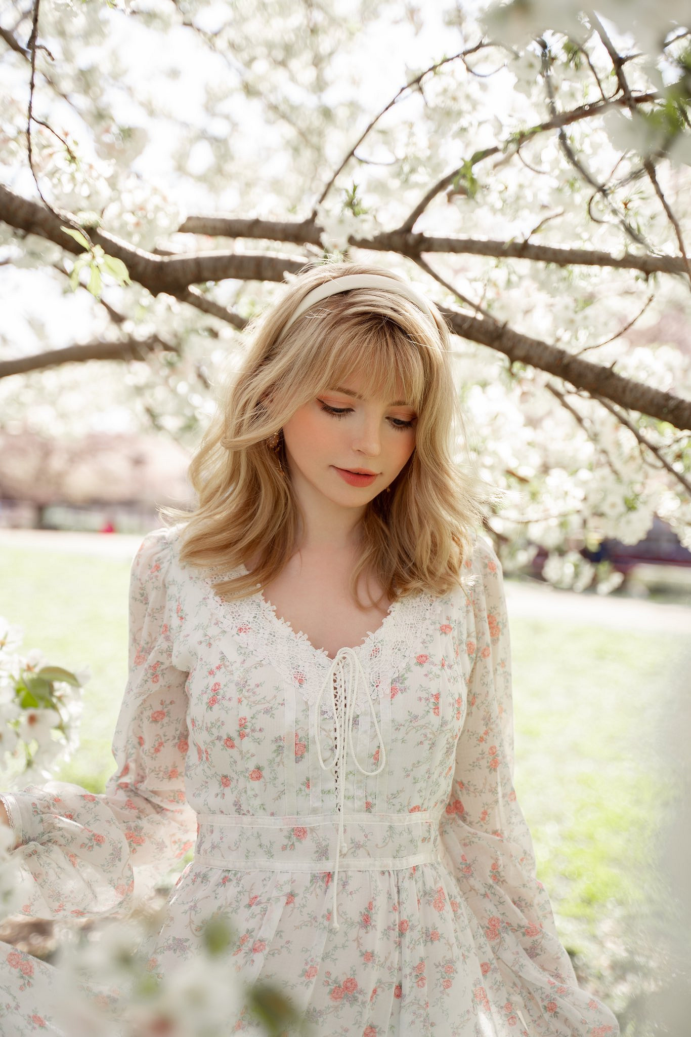 愛爾蘭小姐姐COS《原神》莫娜：黑絲網襪超正兔女郎！