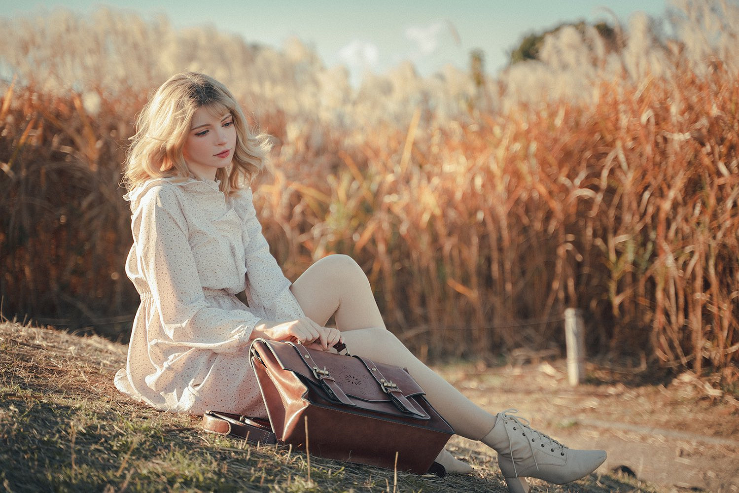 愛爾蘭小姐姐COS《原神》莫娜：黑絲網襪超正兔女郎！