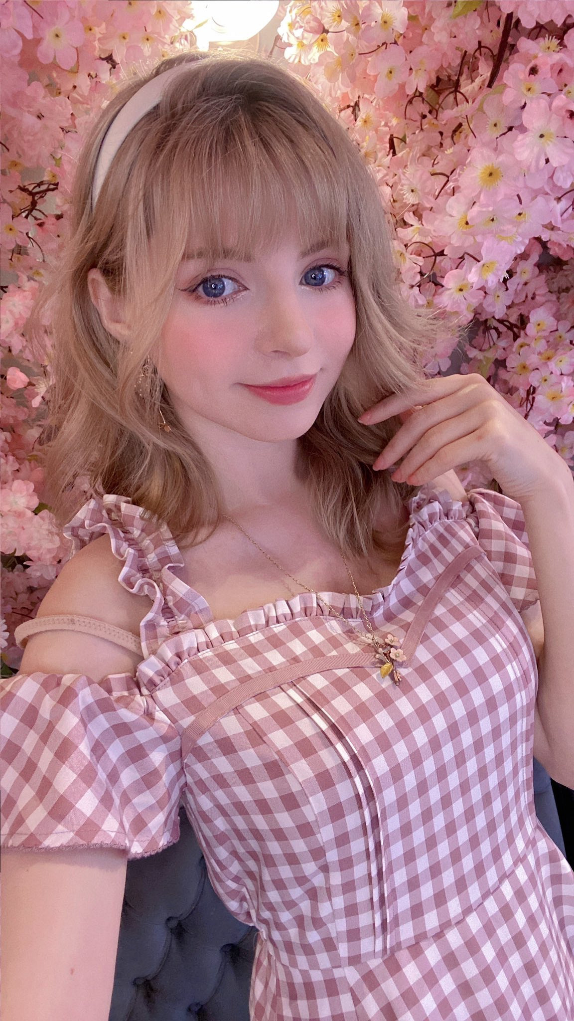 愛爾蘭小姐姐COS《原神》莫娜：黑絲網襪超正兔女郎！