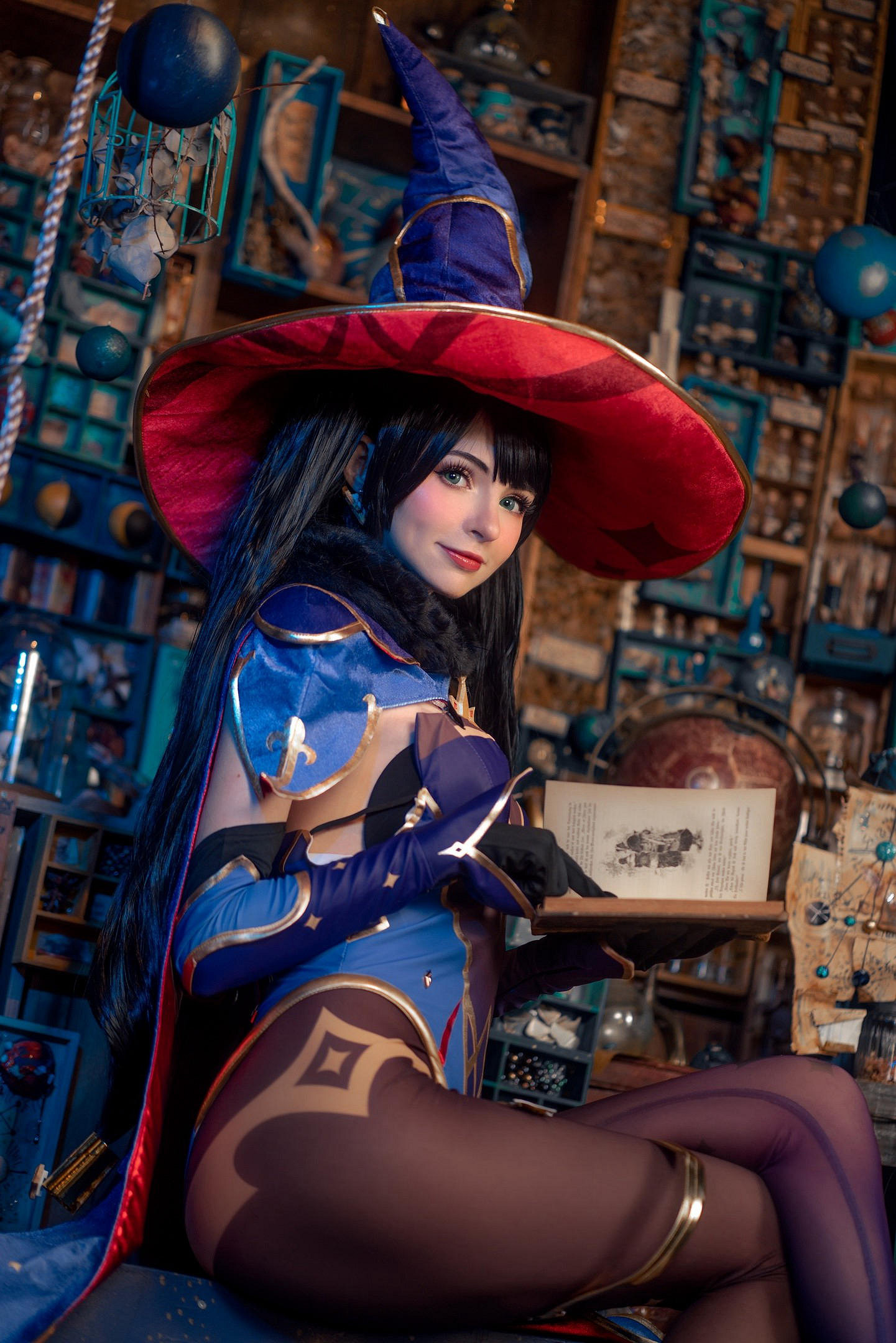 愛爾蘭小姐姐COS《原神》莫娜：黑絲網襪超正兔女郎！