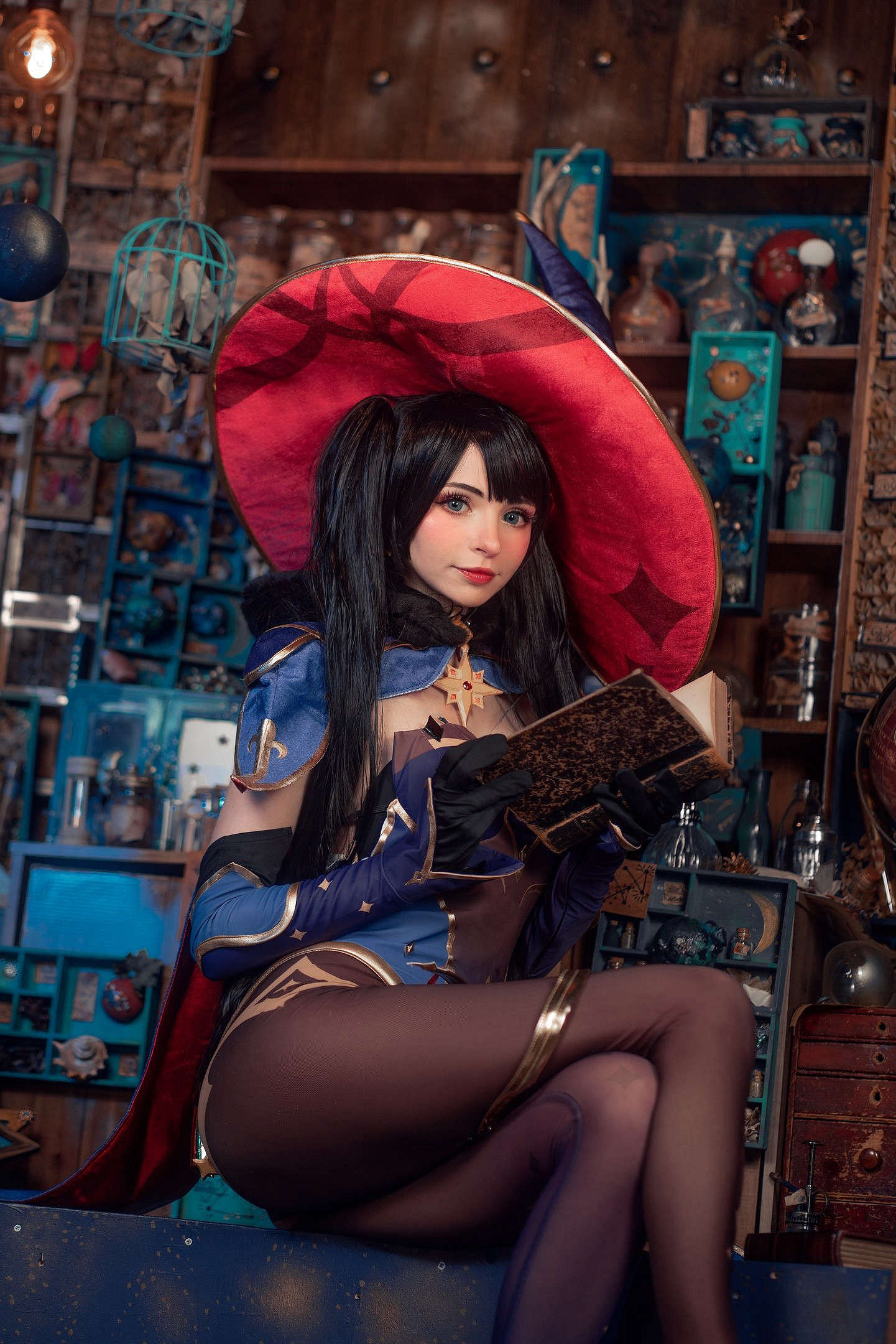 愛爾蘭小姐姐COS《原神》莫娜：黑絲網襪超正兔女郎！