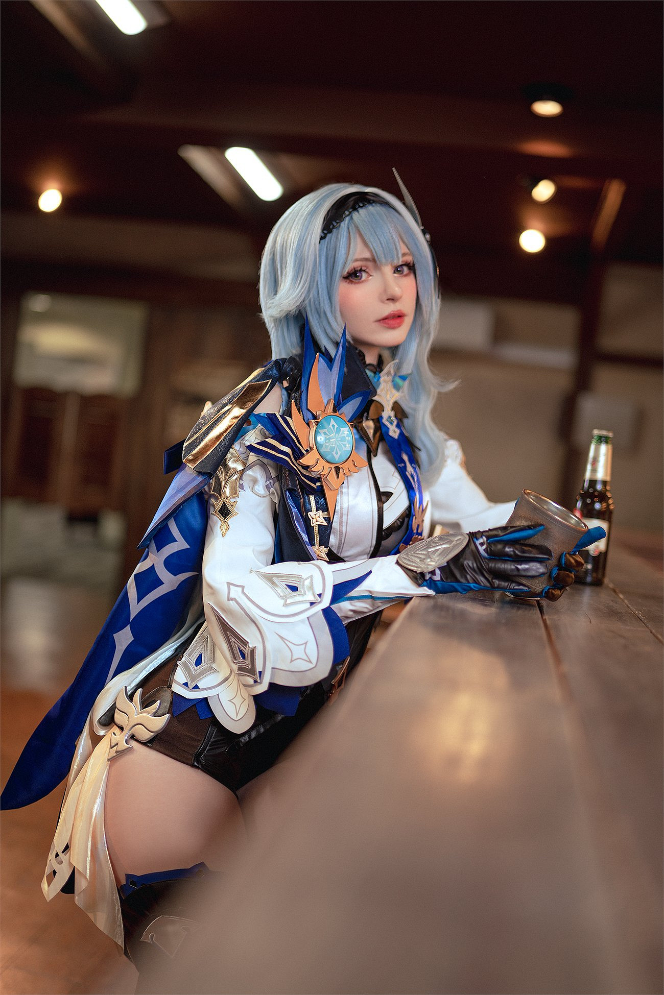 愛爾蘭小姐姐COS《原神》莫娜：黑絲網襪超正兔女郎！