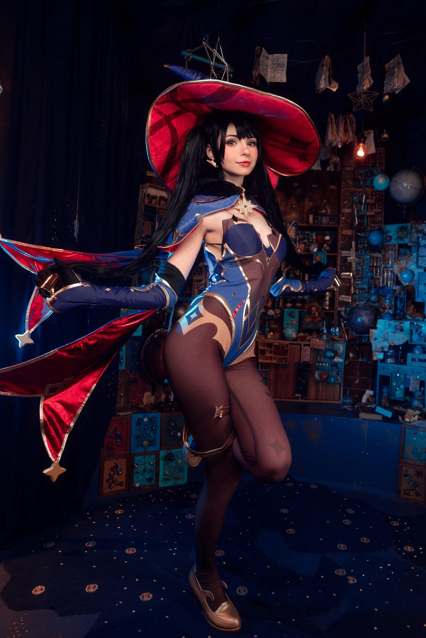 愛爾蘭小姐姐COS《原神》莫娜：黑絲網襪超正兔女郎！